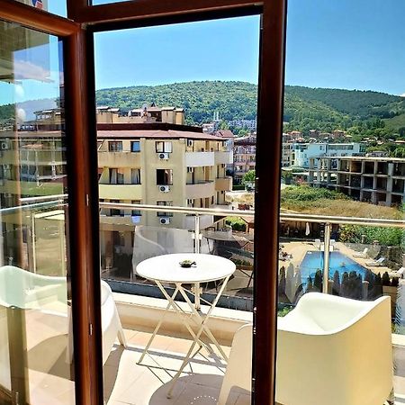 Obzor Tatyana Apartaments Bonjour Exterior photo