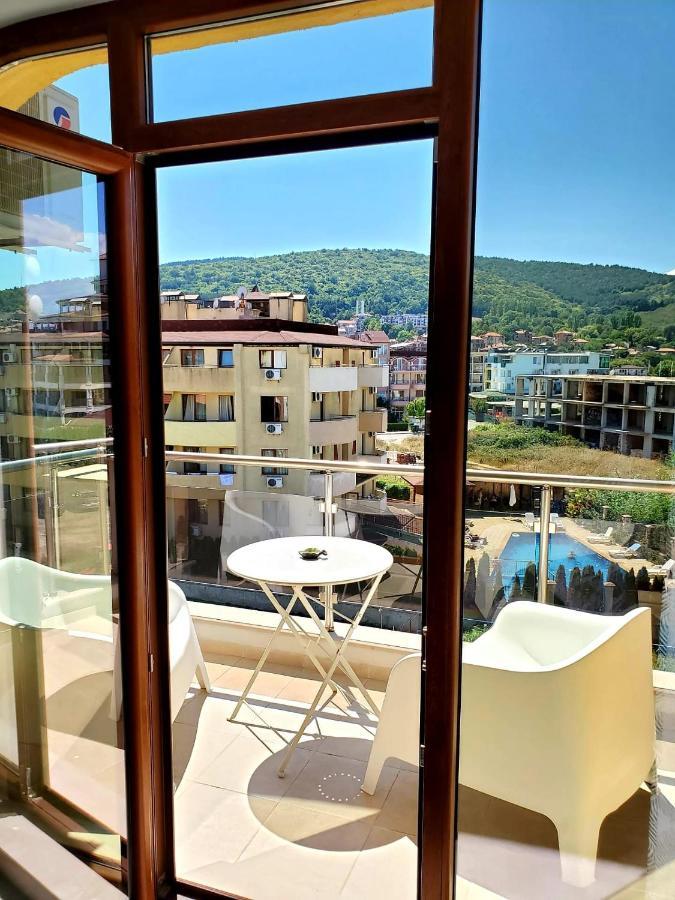 Obzor Tatyana Apartaments Bonjour Exterior photo